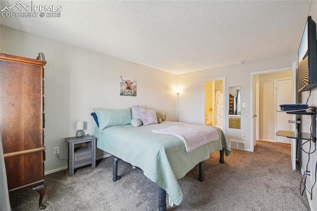 Image 12 of 23: Bedroom