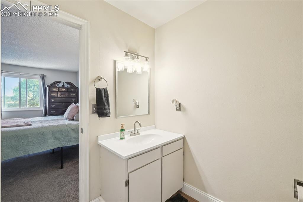 Image 15 of 23: Bathroom