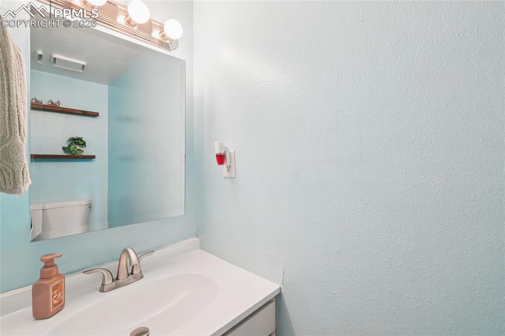 Image 16 of 23: Bathroom