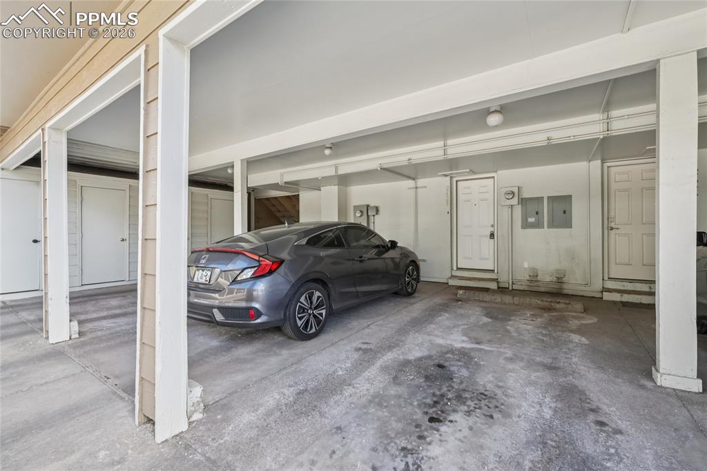 Image 20 of 23: Garage