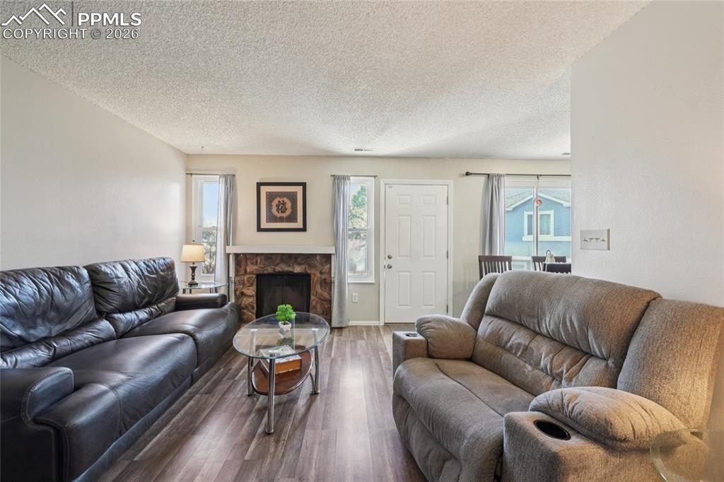 Image 3 of 23: Living Room