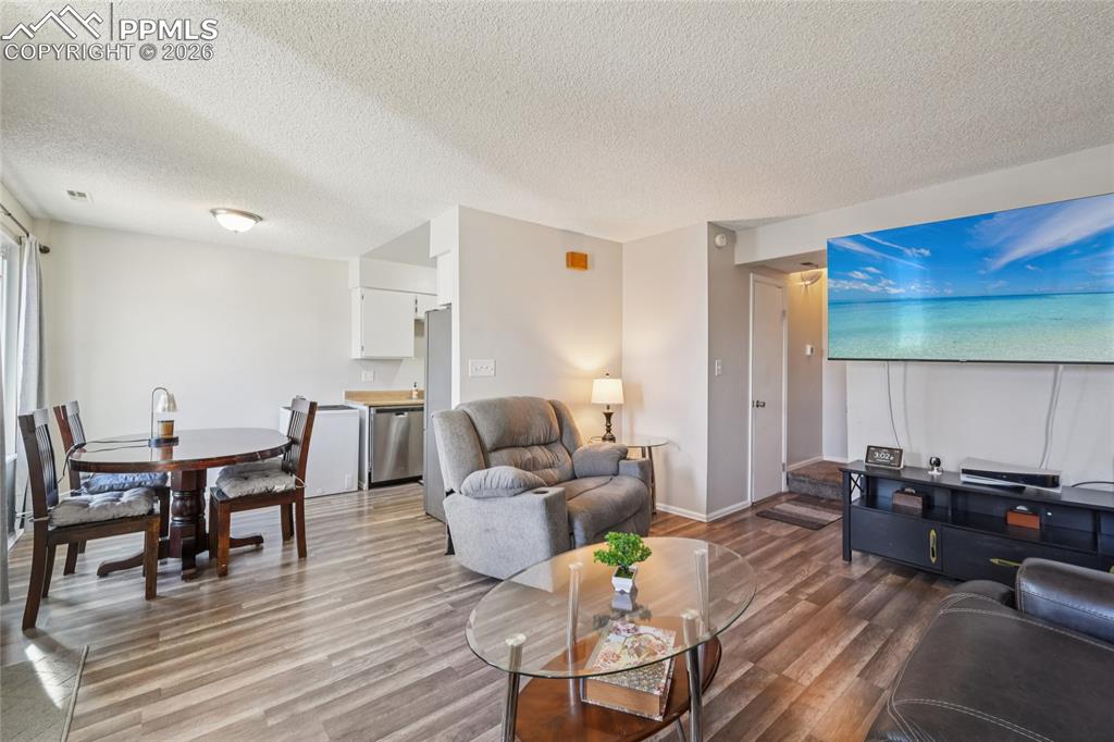 Image 4 of 23: Living Room