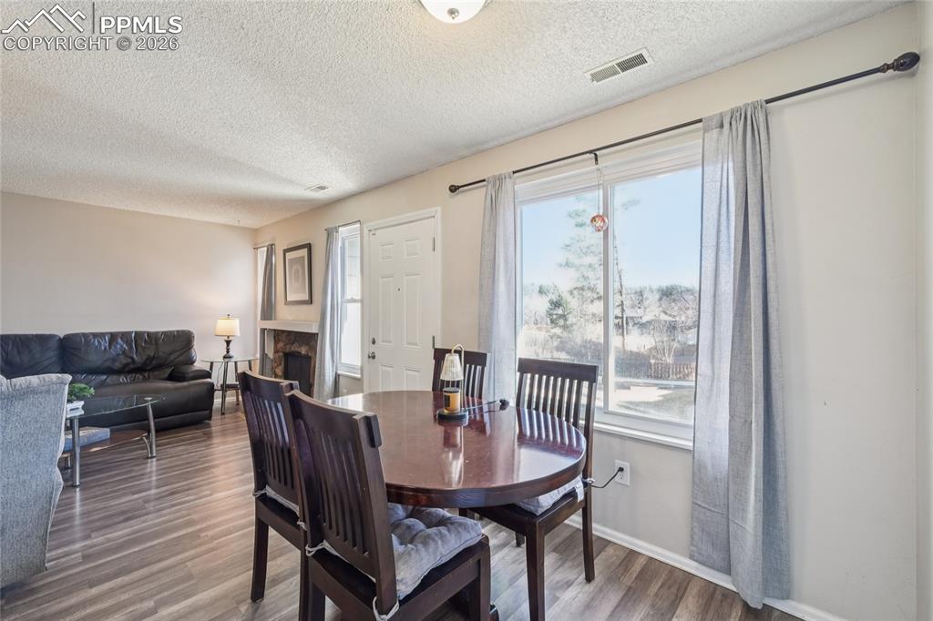 Image 7 of 23: Dining Area