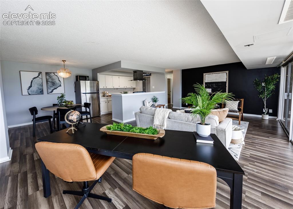 Image 13 of 41: Dining Area