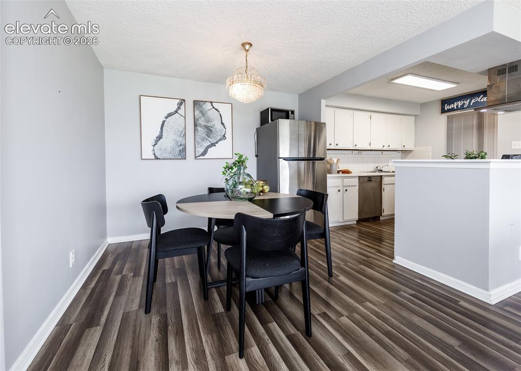 Image 15 of 41: Dining Area