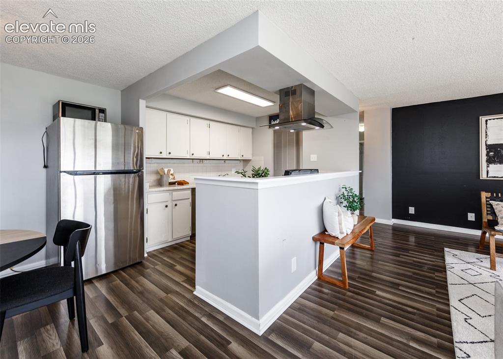 Image 17 of 41: Kitchen