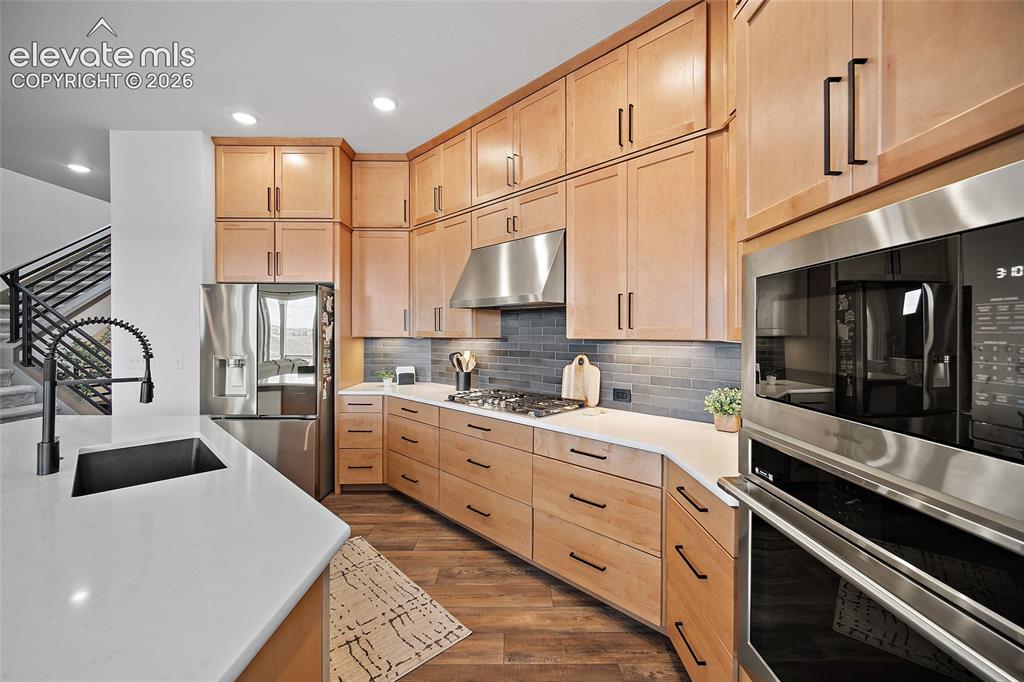 Image 10 of 36: Kitchen