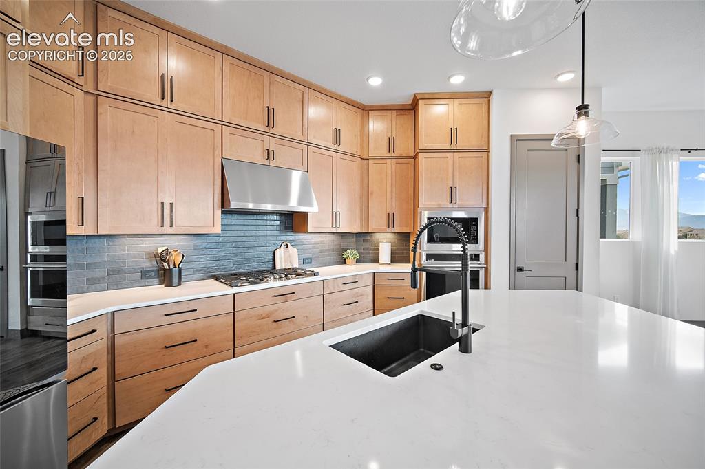 Image 12 of 36: Kitchen