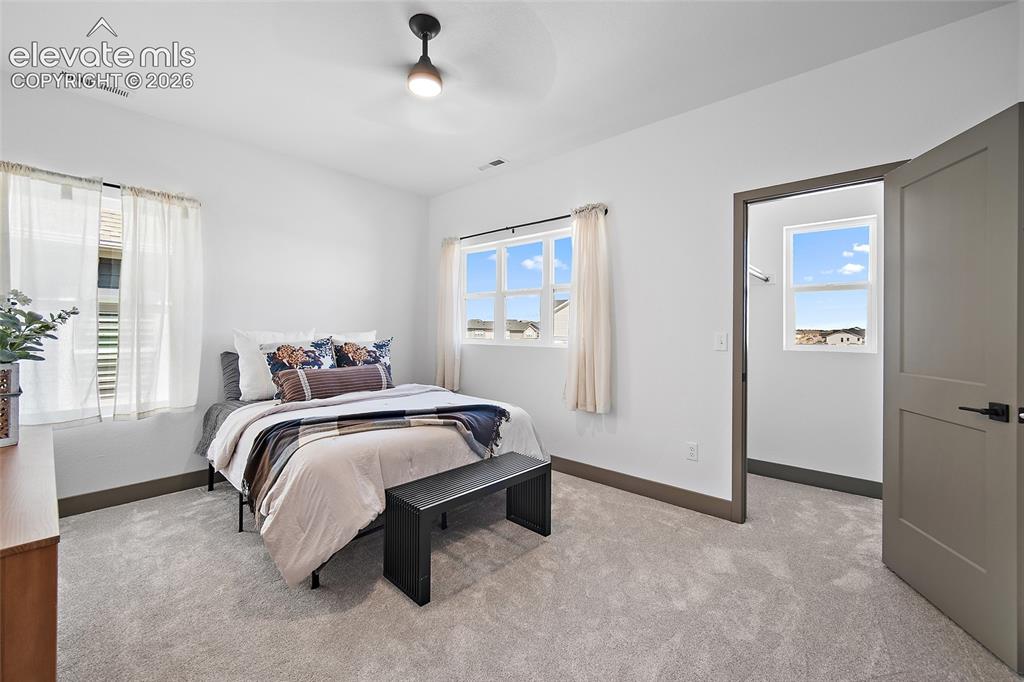 Image 17 of 36: Bedroom