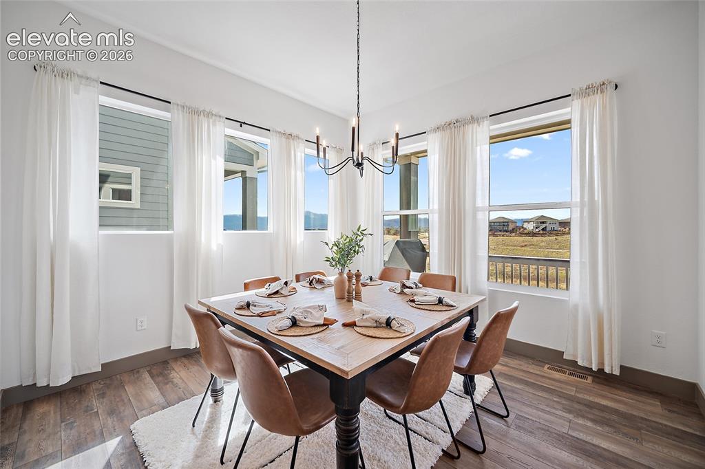 Image 9 of 36: Dining Area
