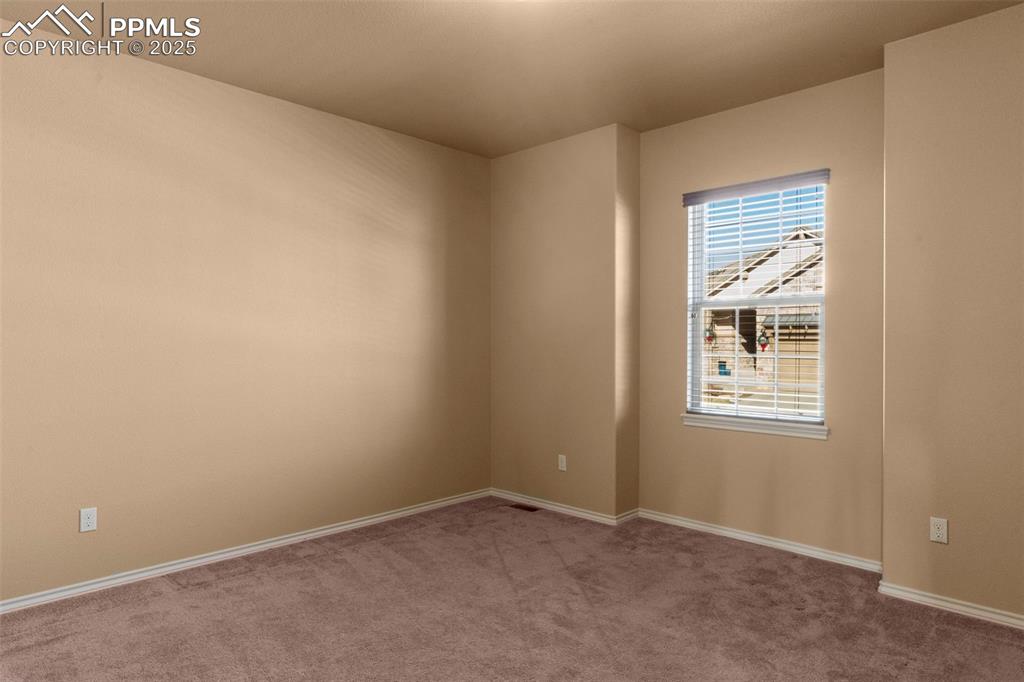 Image 11 of 36: Bedroom