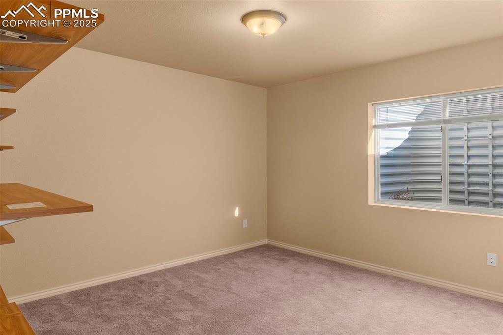 Image 21 of 36: Bedroom