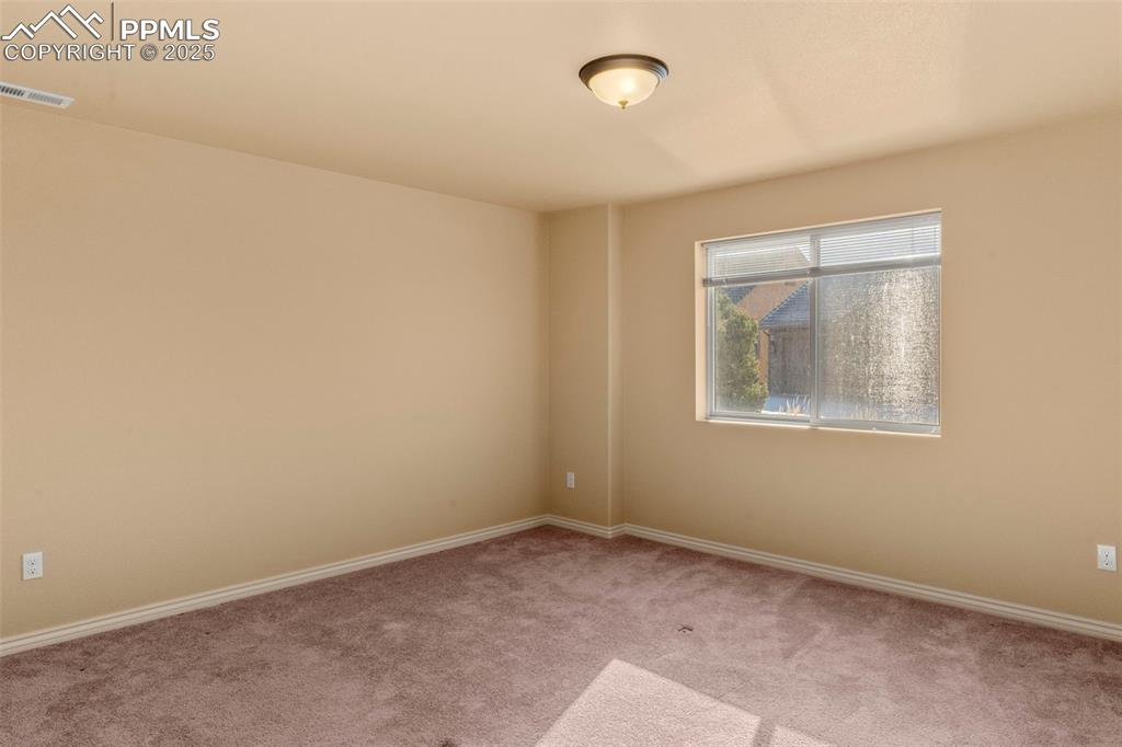 Image 22 of 36: Bedroom