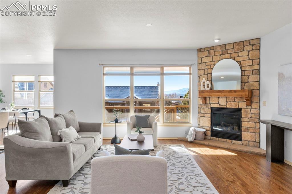 Image 3 of 36: Living Room