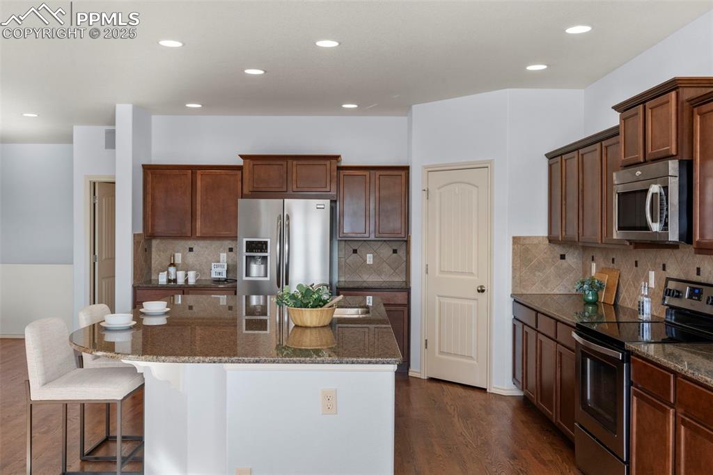 Image 7 of 36: Kitchen