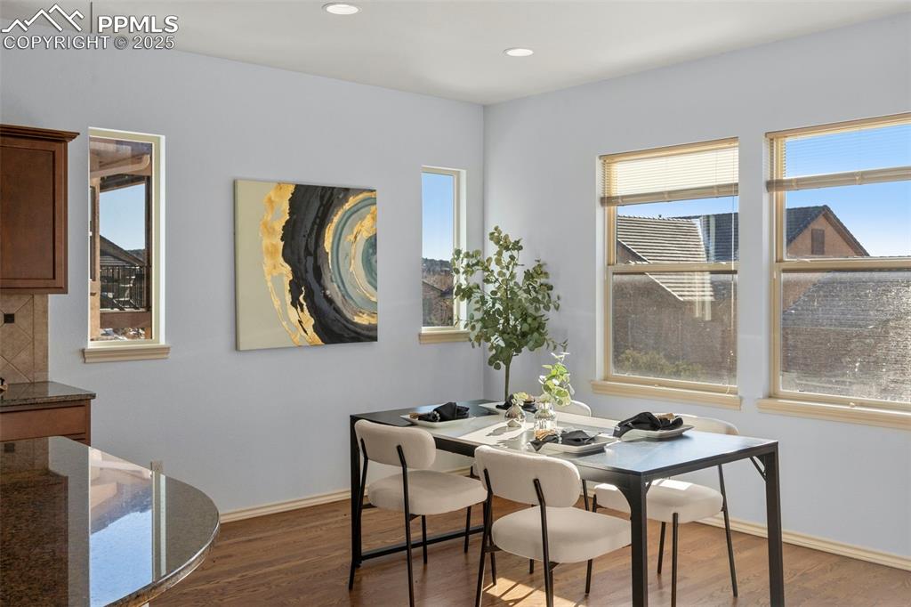 Image 9 of 36: Dining Area