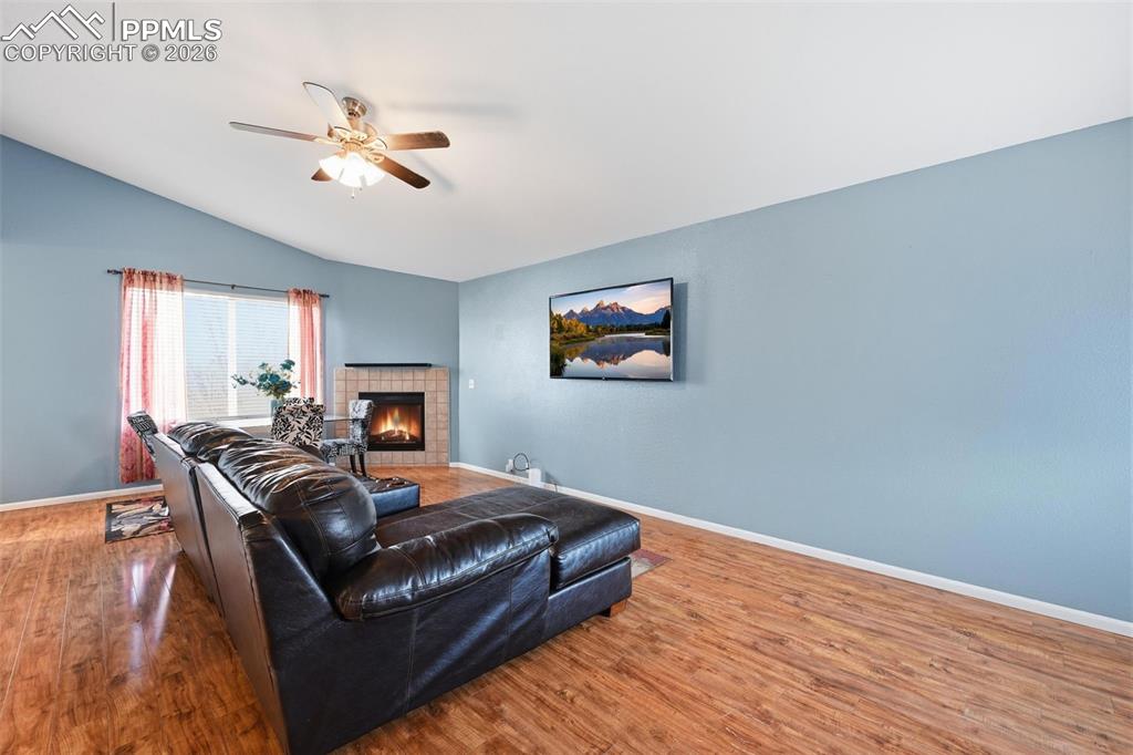 Image 3 of 22: Living Room