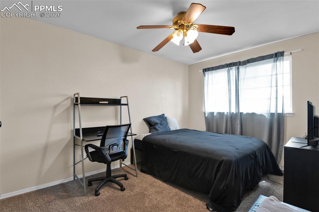 Image 32 of 48: Bedroom