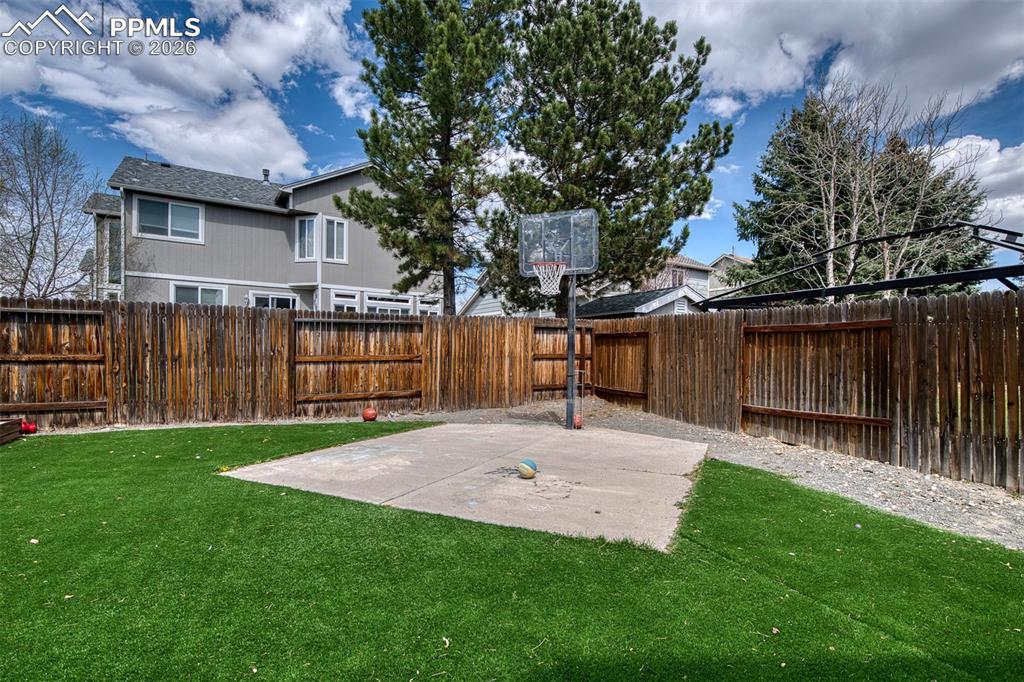 Image 41 of 48: Yard