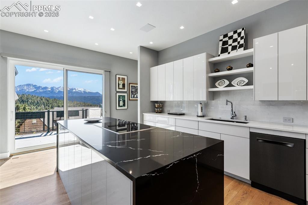 Image 11 of 35: Kitchen