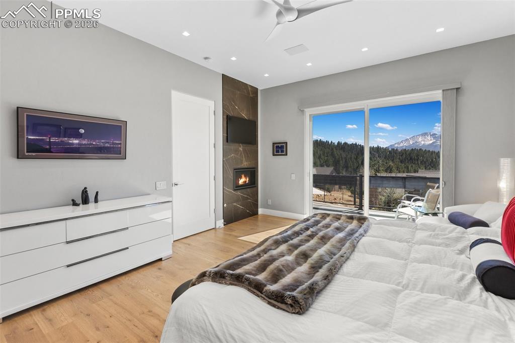 Image 13 of 35: Bedroom