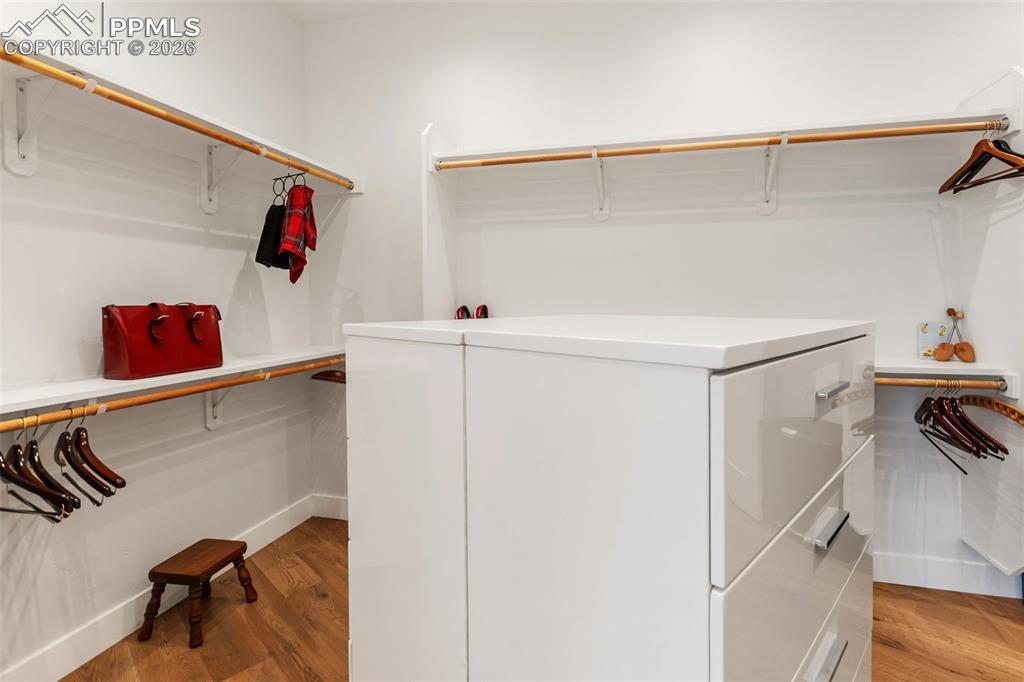 Image 17 of 35: Closet