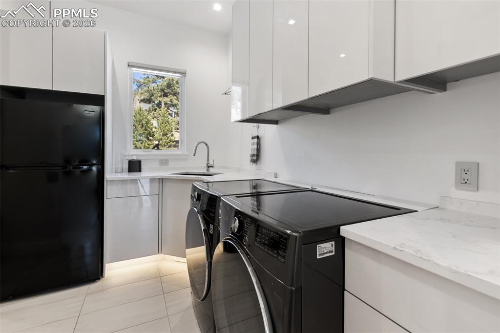 Image 18 of 35: Laundry