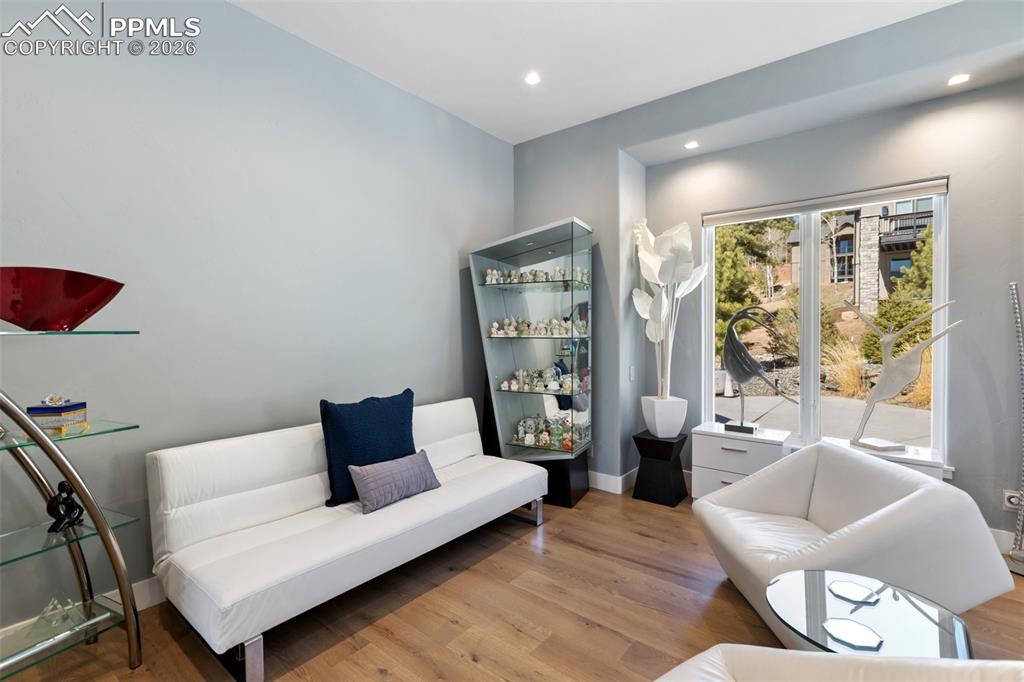 Image 22 of 35: Sitting Room