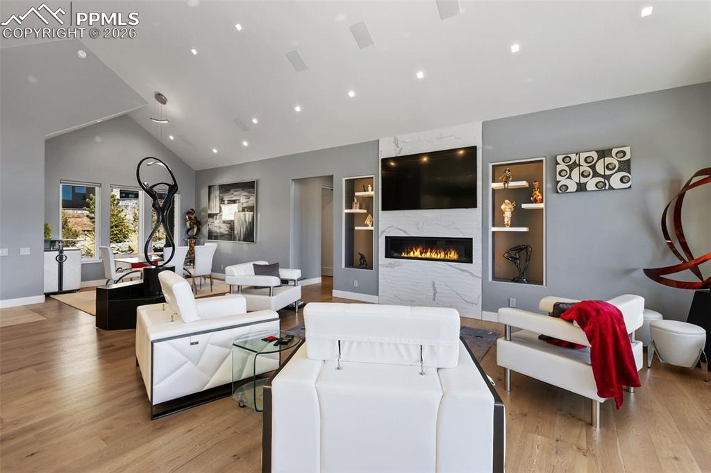 Image 5 of 35: Living Room