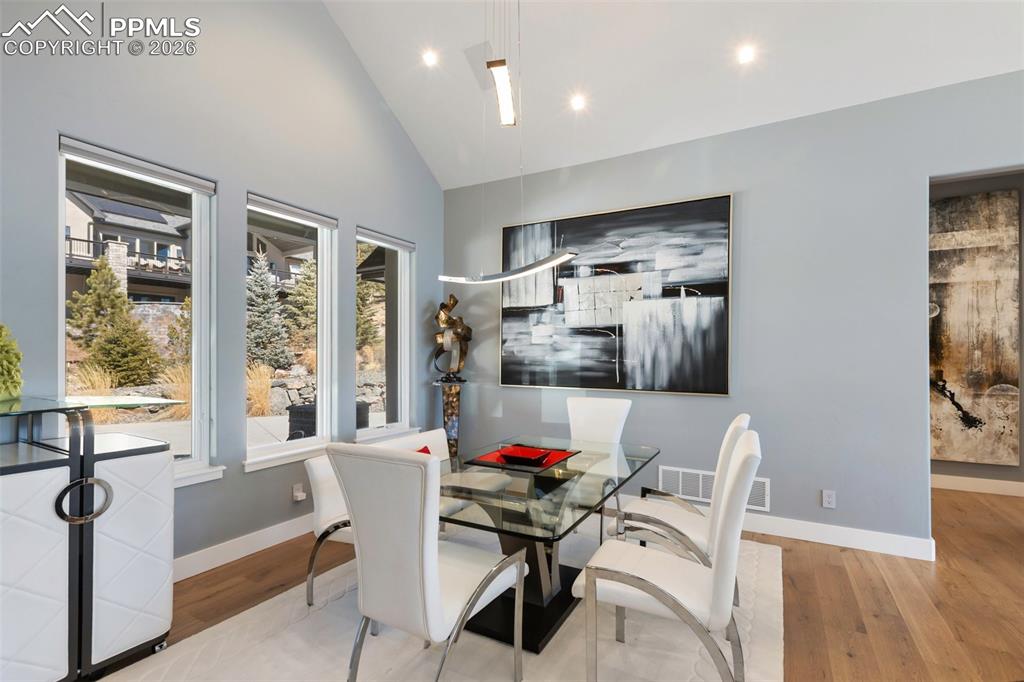 Image 7 of 35: Dining Area