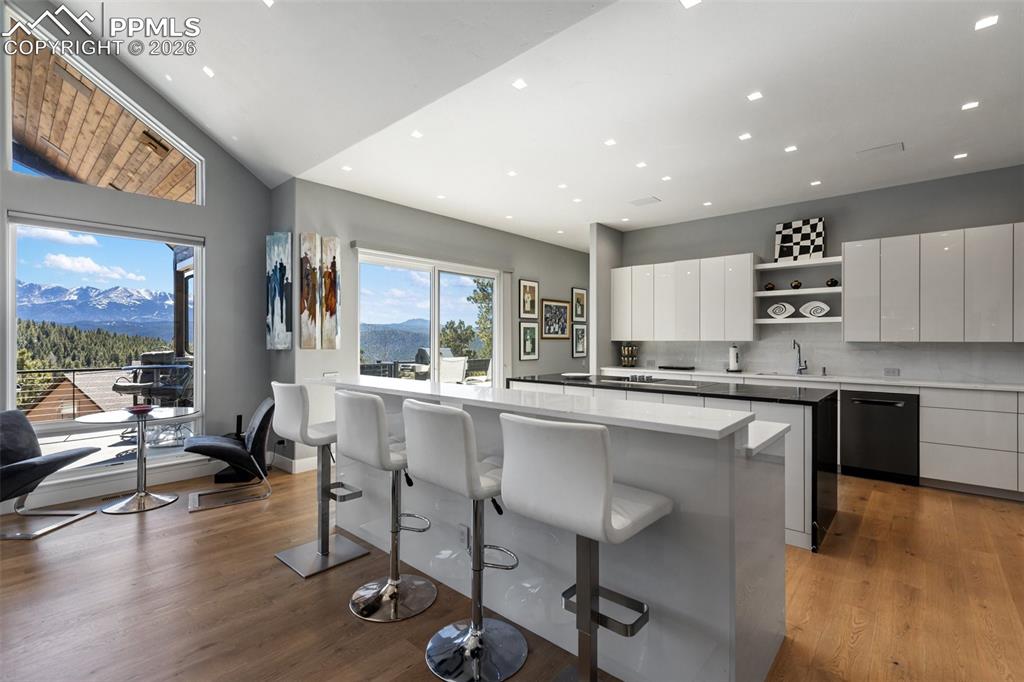 Image 9 of 35: Kitchen