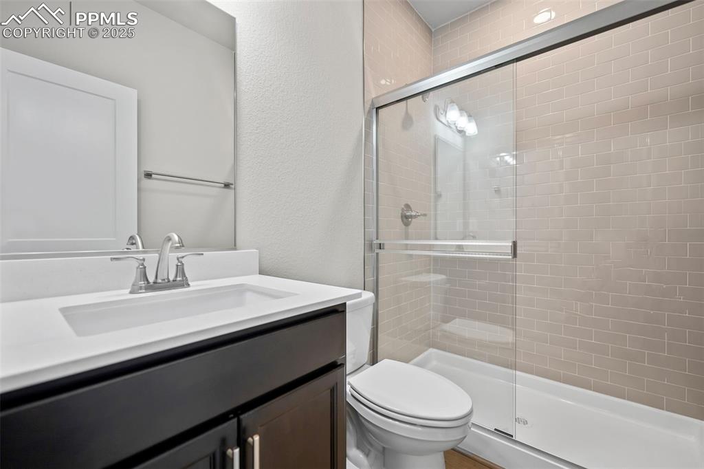 Image 12 of 27: Bathroom