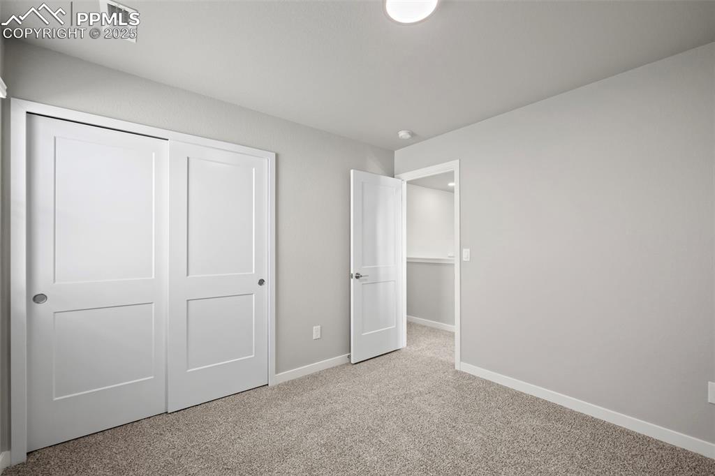Image 22 of 27: Bedroom