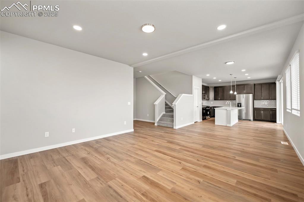 Image 5 of 27: Living Room