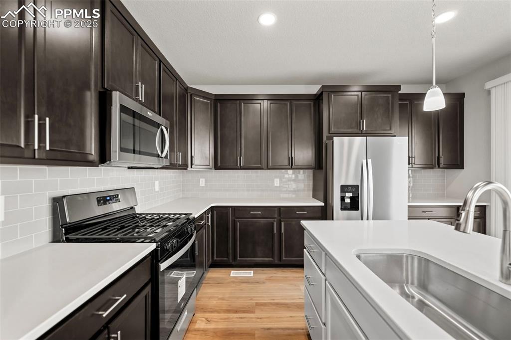 Image 8 of 27: Kitchen