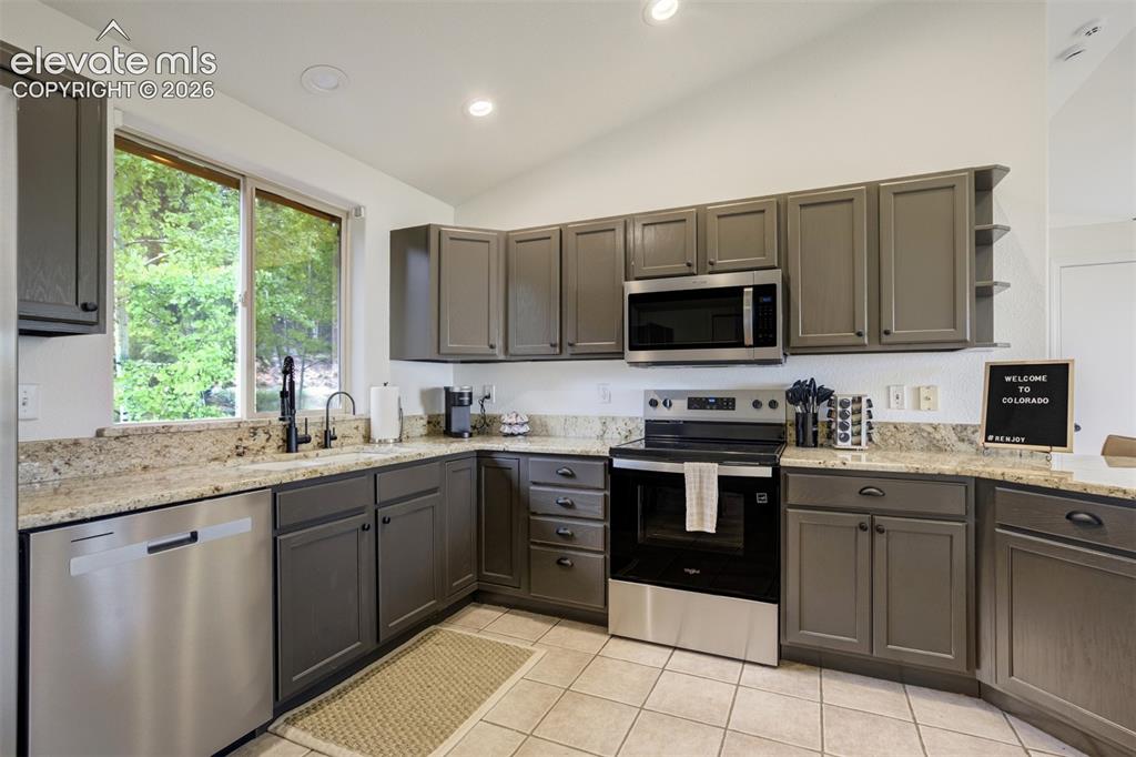 Image 10 of 46: Kitchen