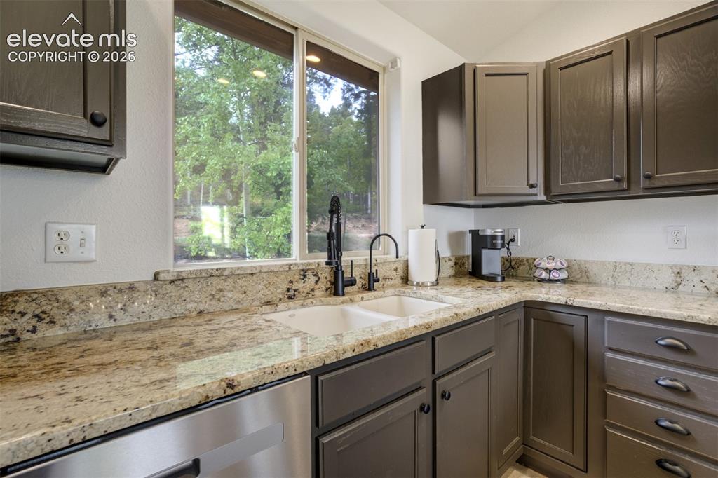 Image 11 of 46: Kitchen