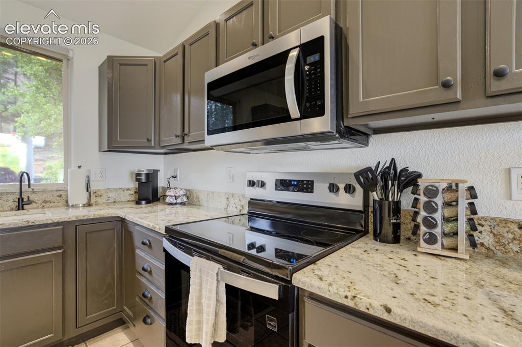 Image 12 of 46: Kitchen