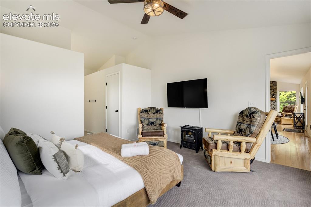 Image 16 of 46: Bedroom