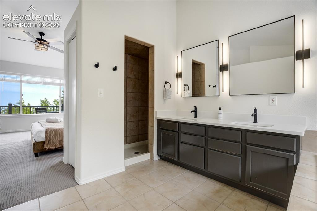 Image 20 of 46: Bathroom