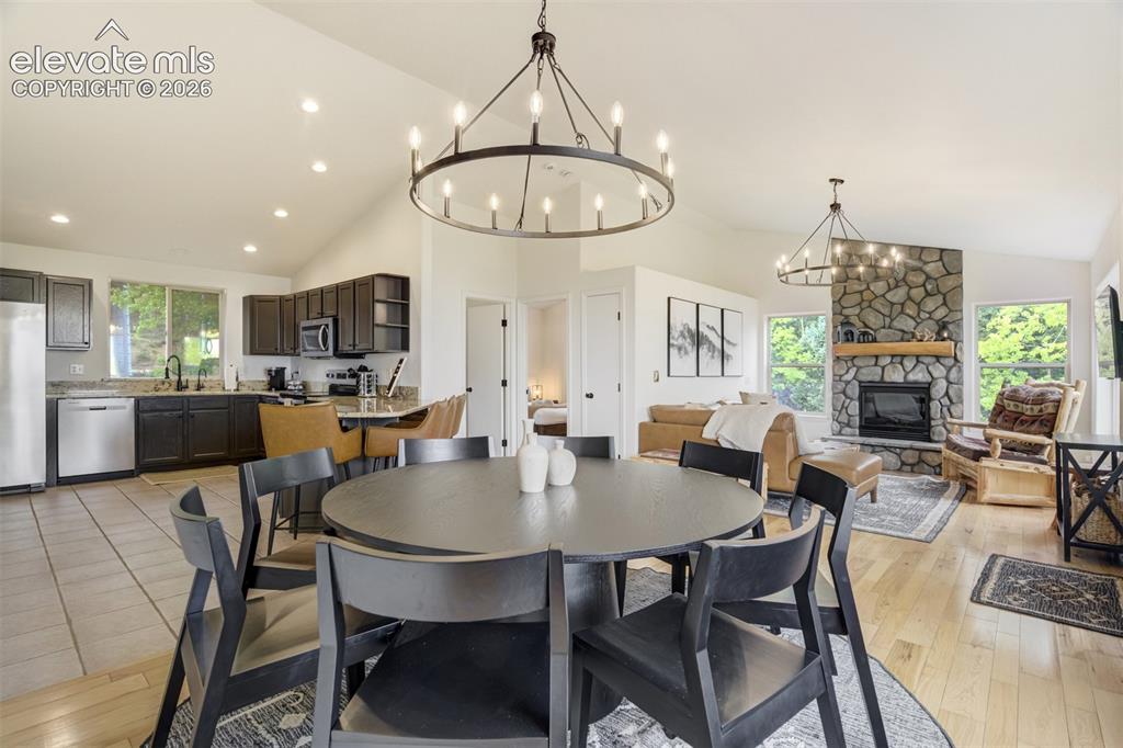 Image 8 of 46: Dining Area