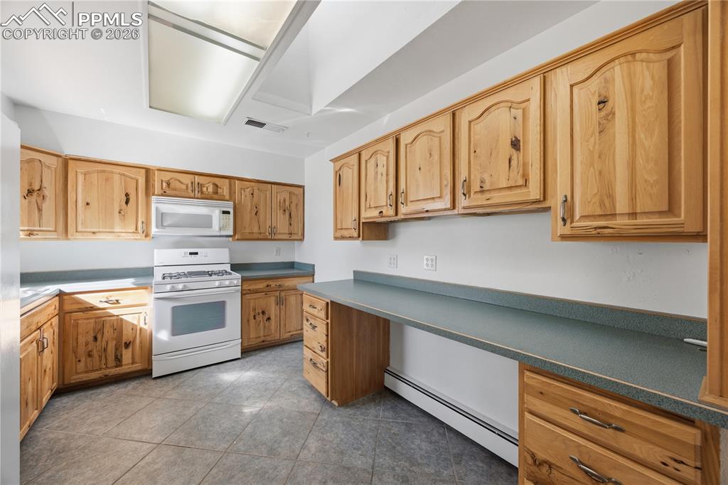 Image 11 of 44: Living Room