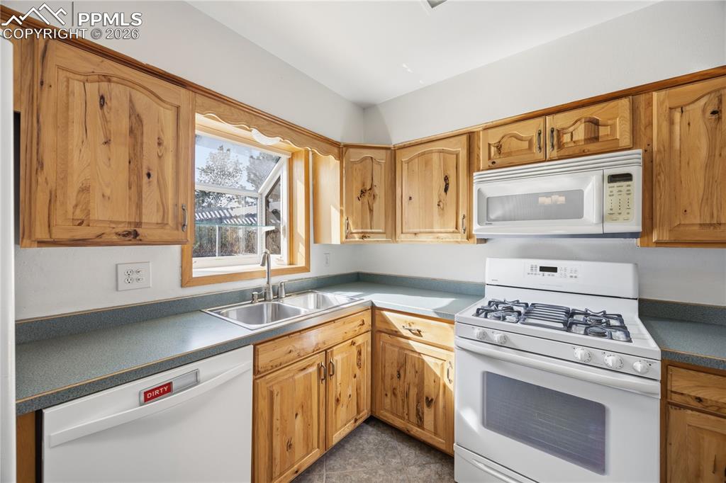 Image 12 of 44: Kitchen