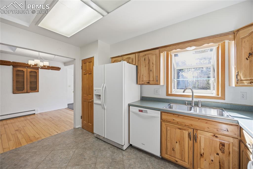 Image 13 of 44: Kitchen