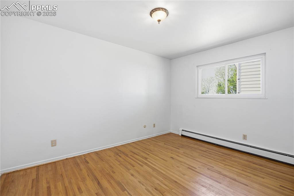 Image 15 of 44: Kitchen