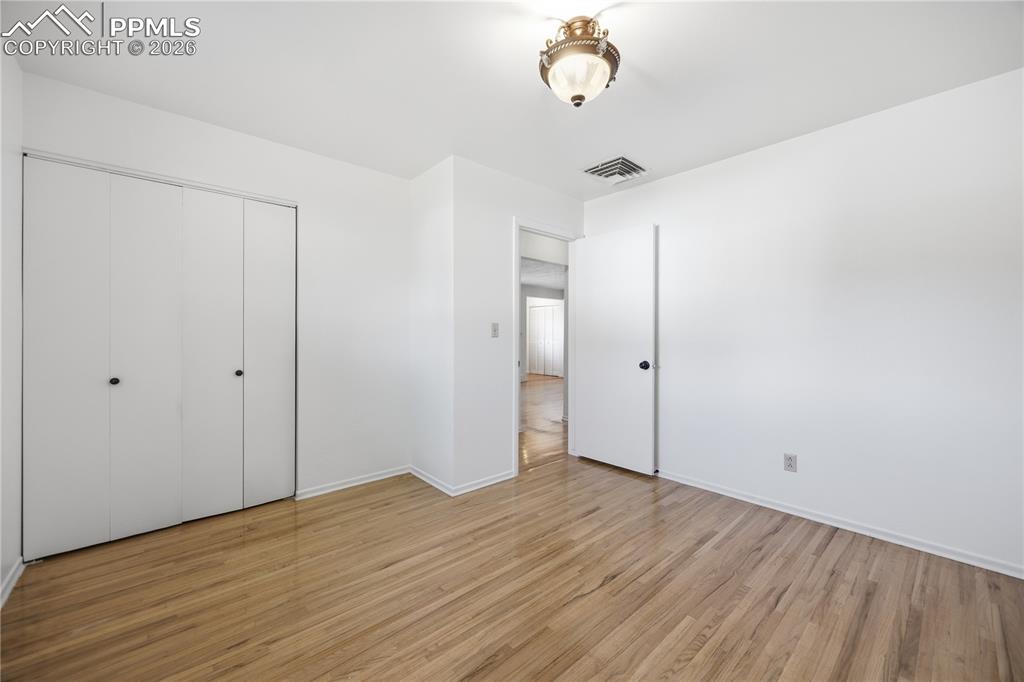 Image 21 of 44: Bedroom