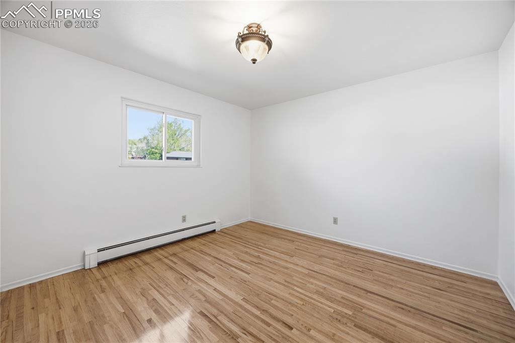 Image 22 of 44: Bedroom