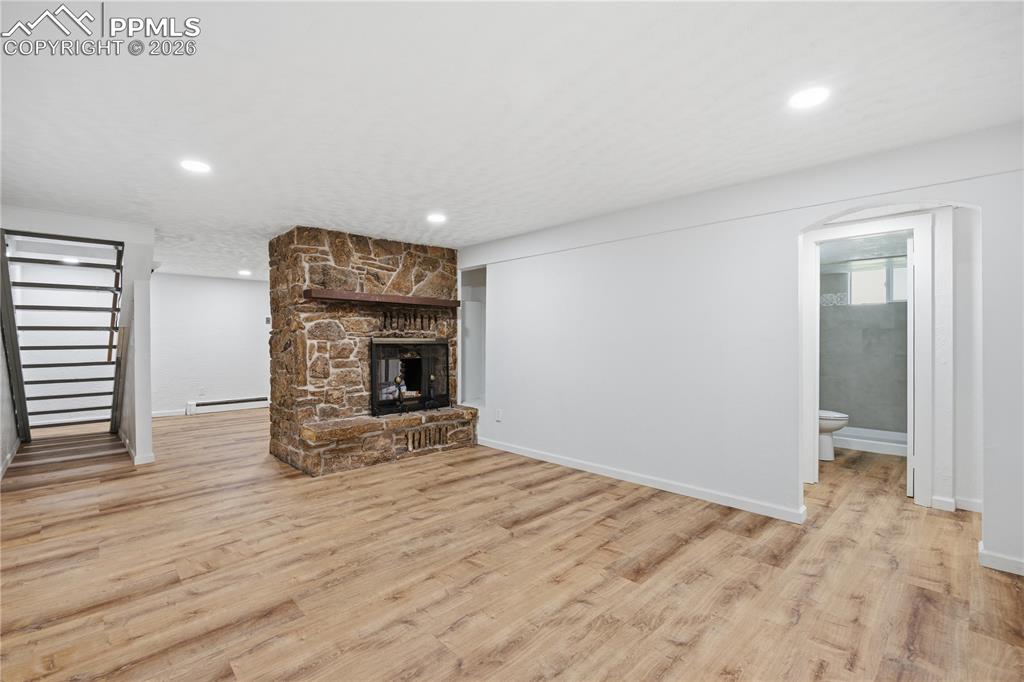 Image 30 of 44: Living Room