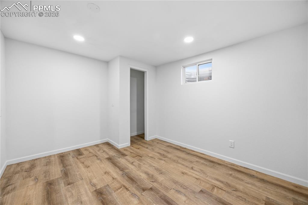 Image 31 of 44: Living Room