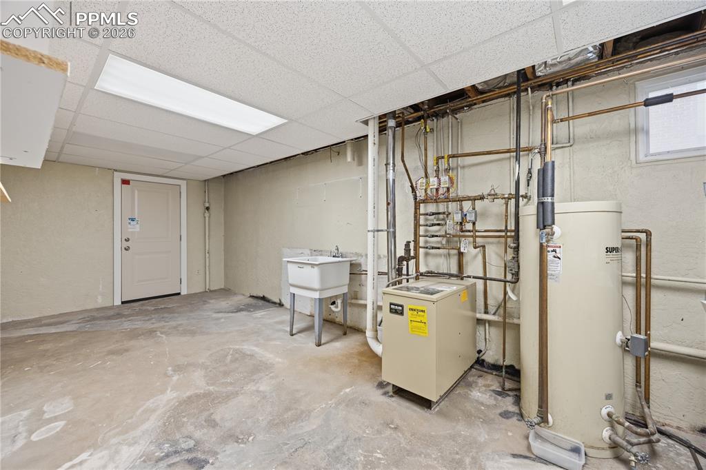 Image 37 of 44: Bedroom